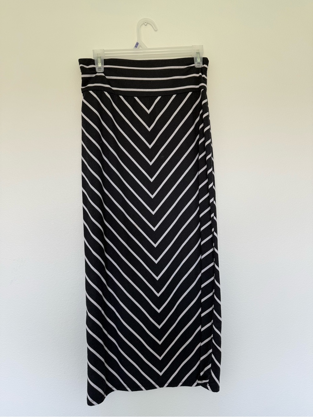 Faded Glory Black & White Chevron Maxi Skirt